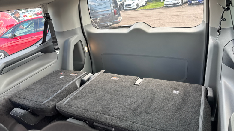 Ford Tourneo Custom 320 L1 Diesel Fwd 2.0 EcoBlue 136ps H1 Zetec 8 seater Auto